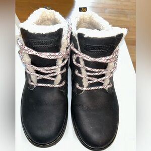Dr Marten Bonny boot with Sherpa lining. Womens size 10.